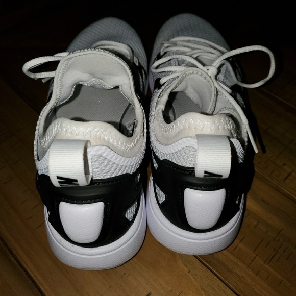 Nike Tennis Shoes - Picture 3 of 5